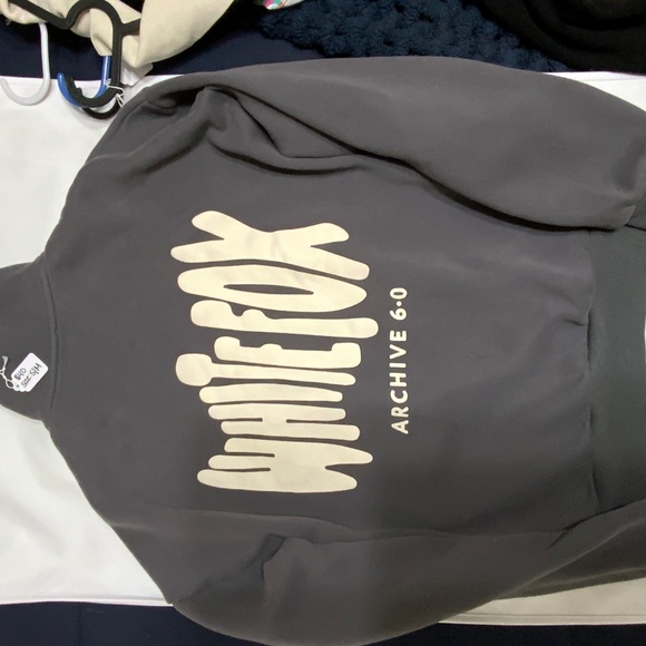 White Fox Sweater - Picture 3 of 3